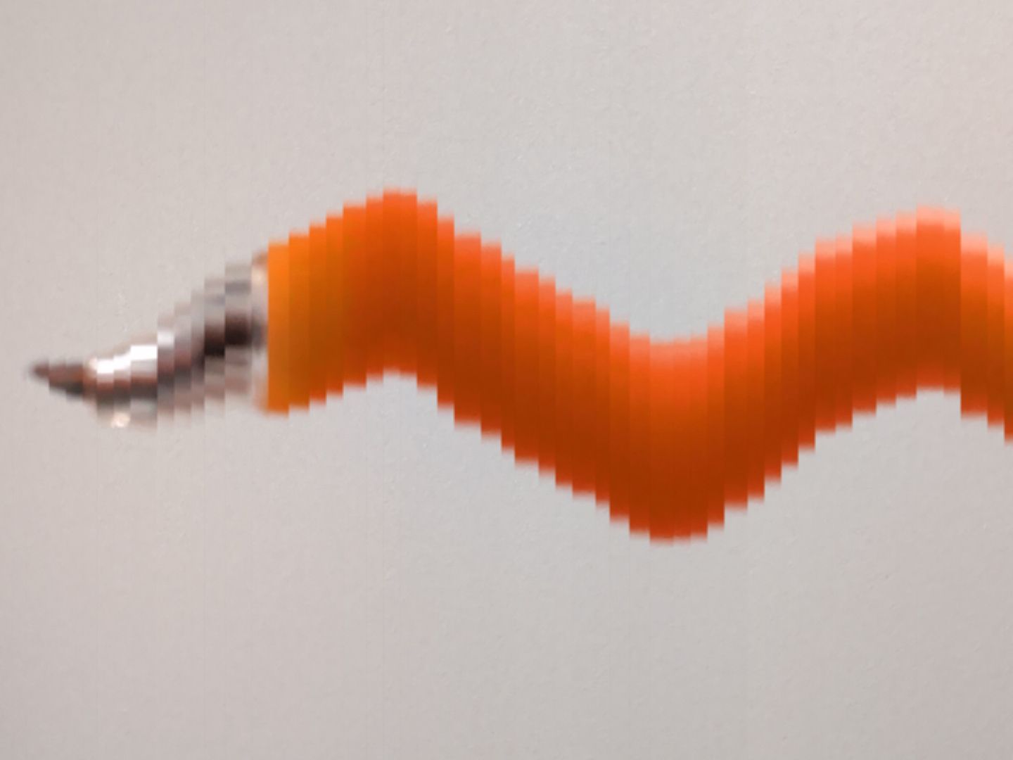 オレンジ色のペンが波打つように変形したタイムスキャンの完成画像